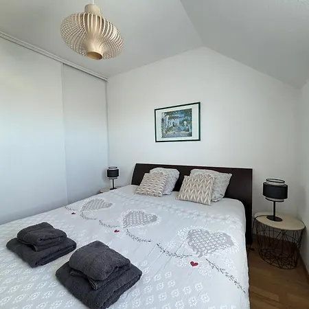 Daire L'air Marin Avec Belle Terrasse Vue Degagee Sejour Lumineux 10 Mn A Pied Et Centre En Bessin, Tous Commerces Et Restaurants, Proche Bayeux Et Omaha *