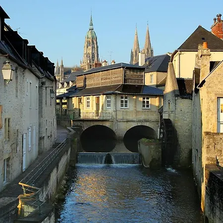 Avec Belle Terrasse 10 Mn à Pied Centre En Bessin Proche Bayeux Et Omaha *