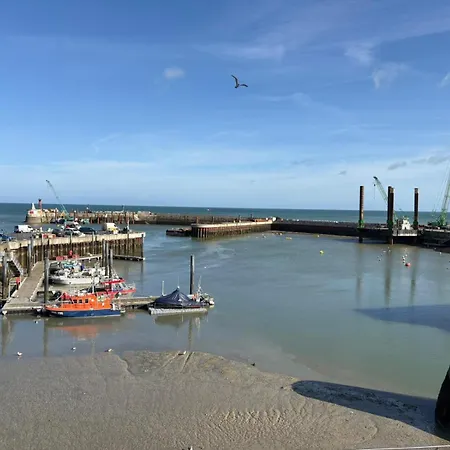 Avec Belle Terrasse 10 Mn à Pied Centre En Bessin Proche Bayeux Et Omaha Appartamento Port-en-Bessin-Huppain