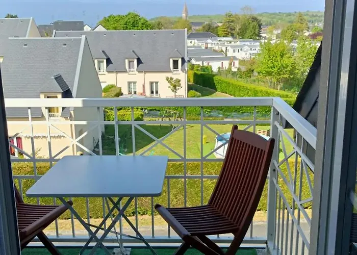 Avec Belle Terrasse 10 Mn à Pied Centre En Bessin Proche Bayeux Et Omaha *