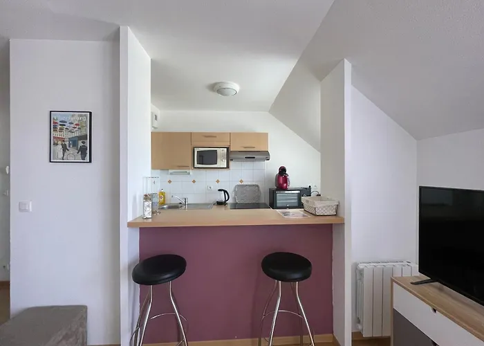 Avec Belle Terrasse 10 Mn à Pied Centre En Bessin Proche Bayeux Et Omaha Appartamento *