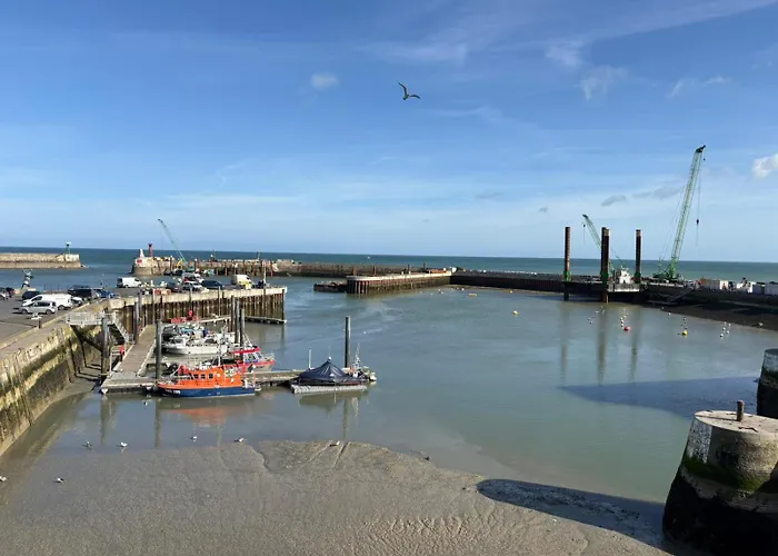 Avec Belle Terrasse 10 Mn à Pied Centre En Bessin Proche Bayeux Et Omaha Appartamento Port-en-Bessin-Huppain